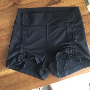 Lululemon liberty shorts sz 4 EUC!
